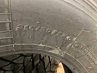 4x 315/80 r22.5 bridgestone retread vrachtwagenband - afbeelding 5 van  5