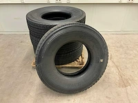 4x 315/80 r22.5 bridgestone retread vrachtwagenband - afbeelding 2 van  6