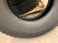4x 315/80 r22.5 bridgestone retread vrachtwagenband - afbeelding 3 van  6