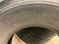 4x 315/80 r22.5 bridgestone retread vrachtwagenband - afbeelding 4 van  6