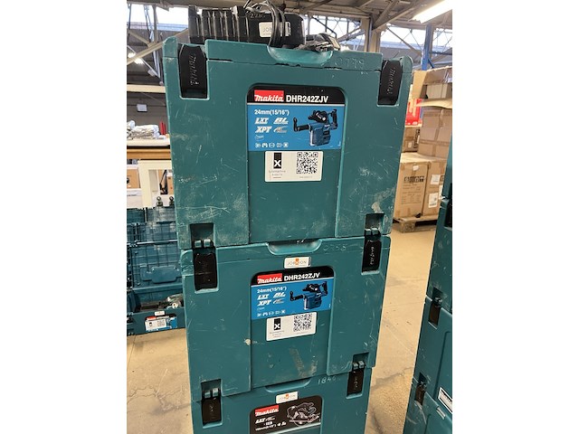 4x bouwgereedschap, 1x 18v accu, 1x lader, m-boxen makita, 2x dhs630zj, 2x dhr242zjv - afbeelding 2 van  4