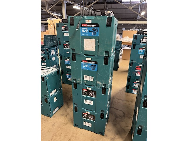 4x bouwgereedschap, 1x 18v accu, 1x lader, m-boxen makita, 2x dhs630zj, 2x dhr242zjv - afbeelding 1 van  5