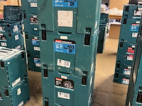 4x bouwgereedschap, 1x 18v accu, 1x lader, m-boxen makita, 2x dhs630zj, 2x dhr242zjv - afbeelding 1 van  5