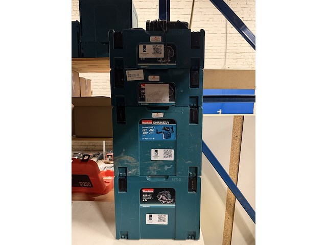 4x bouwgereedschap in m-box met 1x accu, 1x lader makita, dhs630zj, dhr242zjv, 2x djv182zj - afbeelding 1 van  3