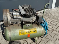 4x compressor met 3 steekwagens, 3x pion - afbeelding 1 van  9