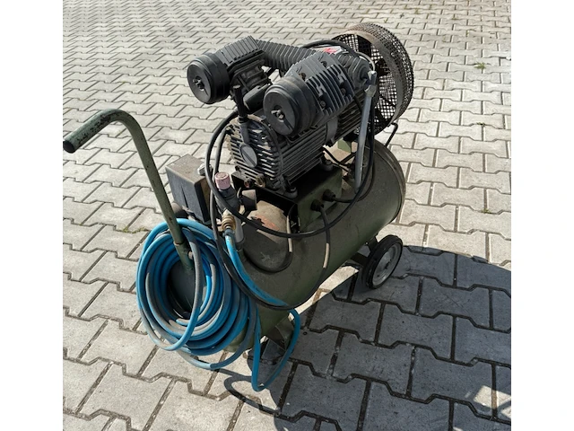4x compressor met 3 steekwagens, 3x pion - afbeelding 3 van  9