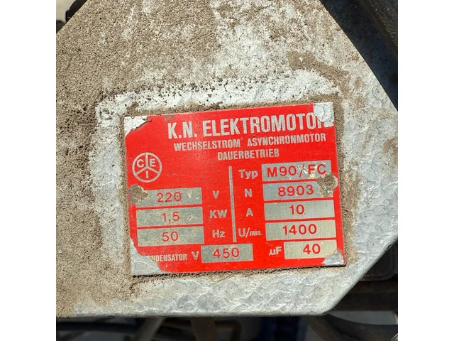 4x compressor met 3 steekwagens, 3x pion - afbeelding 9 van  9