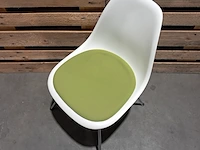 4x design stoel met vast zitkussen, vitra., eames, groen & rood - afbeelding 2 van  9