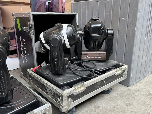 4x discolamp moving head met 2x flightcase artek lighting, sparky1 - afbeelding 3 van  11