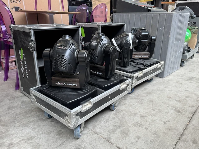 4x discolamp moving head met 2x flightcase artek lighting, sparky1 - afbeelding 1 van  11