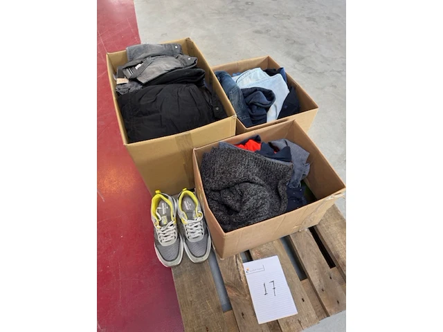 4x doos b-keus kleding en retouren - afbeelding 1 van  5