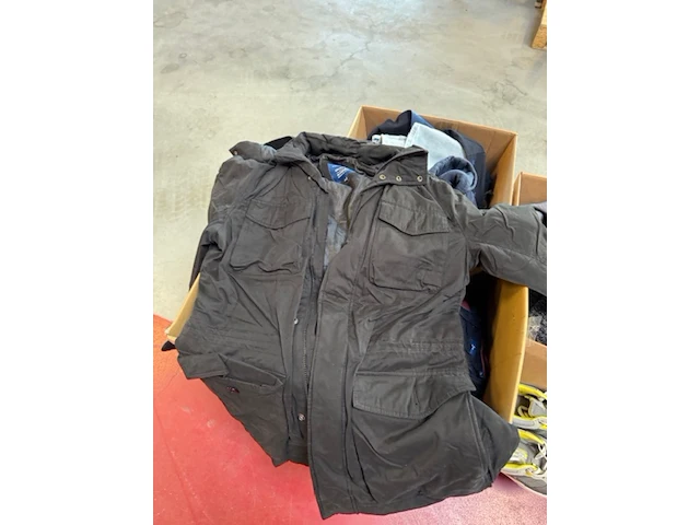 4x doos b-keus kleding en retouren - afbeelding 3 van  5