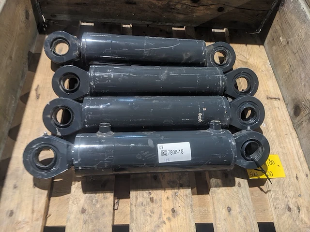 4x dubbelwerkende cilinder d=40/80 slag 200 - afbeelding 1 van  7