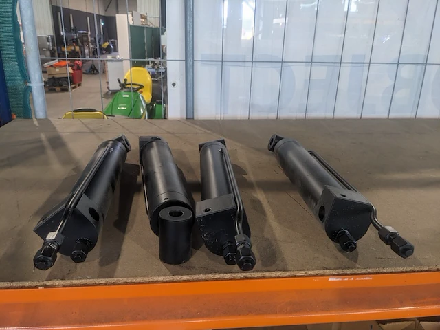 4x dubbelwerkende cilinder d=50/30 slag 145 mm lo = 345mm - afbeelding 1 van  7