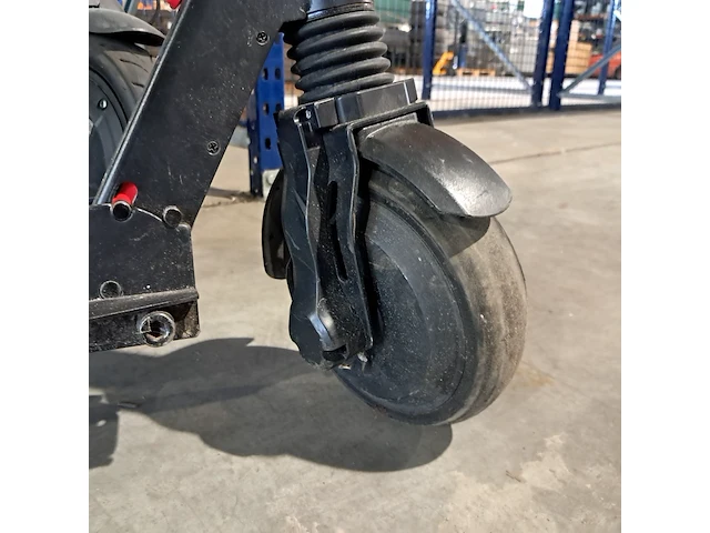 4x elektrische stepjes, 1x elektrische auto., denver, segway, landrover - afbeelding 2 van  19