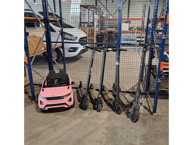 4x elektrische stepjes, 1x elektrische auto., denver, segway, landrover - afbeelding 1 van  19