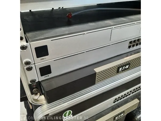 4x flightcase met diverse apparatuur o.a. unifi, eaton - afbeelding 2 van  15