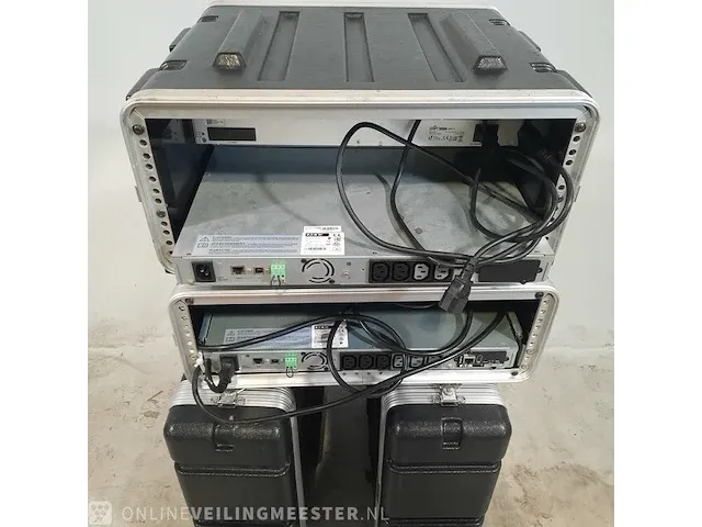 4x flightcase met diverse apparatuur o.a. unifi, eaton - afbeelding 3 van  15