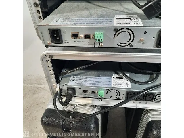 4x flightcase met diverse apparatuur o.a. unifi, eaton - afbeelding 5 van  15