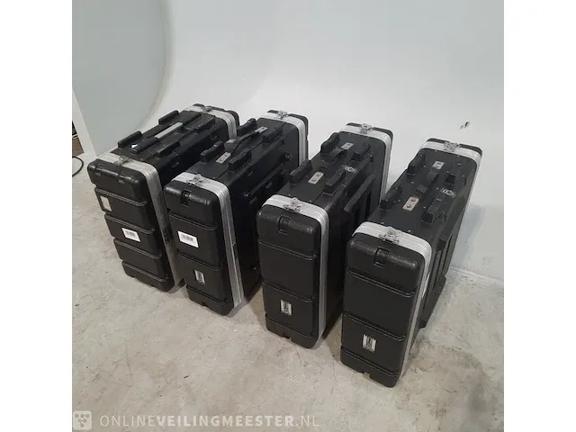 4x flightcase met diverse apparatuur o.a. unifi, eaton - afbeelding 9 van  15