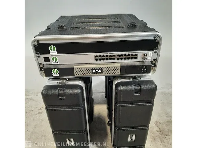 4x flightcase met diverse apparatuur o.a. unifi, eaton - afbeelding 11 van  15