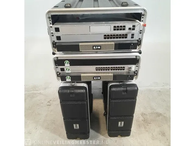 4x flightcase met diverse apparatuur o.a. unifi, eaton - afbeelding 12 van  15