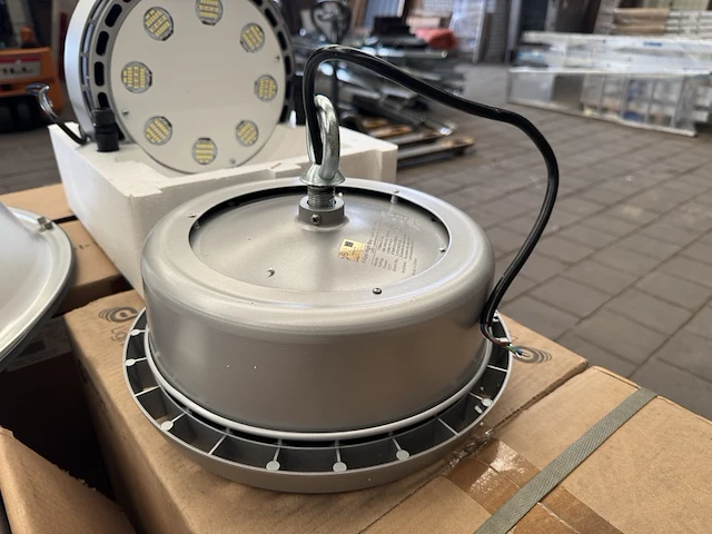 4x high bay light hb1 120w met industriële kap ellipz lighting - afbeelding 4 van  6