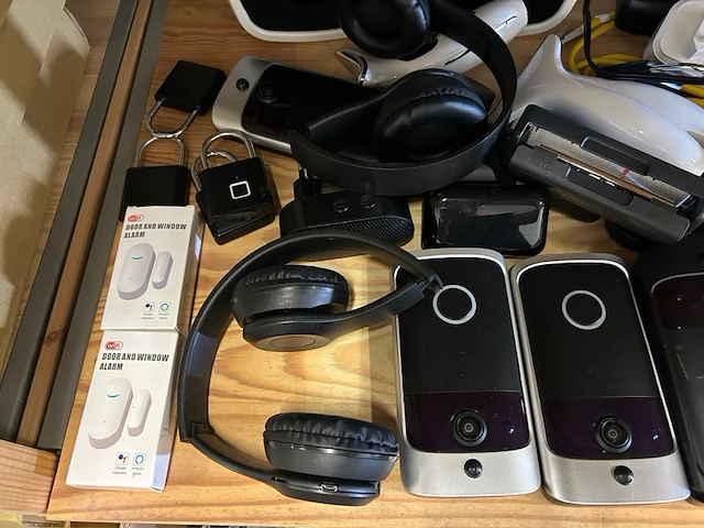 4x inhoud stellingvak w.o. deurbel, robot stofzuiger w.o. zhenbao, ring - afbeelding 6 van  18