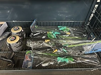 4x inhoud stellingvak w.o. kleding, luchtbed, lampen w.o. intex, philips - afbeelding 7 van  10