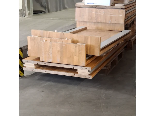 4x jaloeziekast en diverse houten panelen - afbeelding 13 van  13