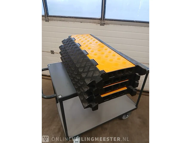 4x kabel-/slangenbrug, 2024 - afbeelding 3 van  5