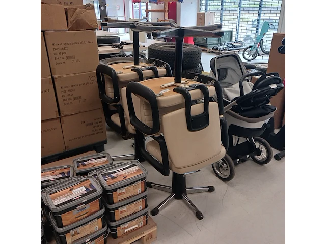 4x kappersstoelen - afbeelding 1 van  7