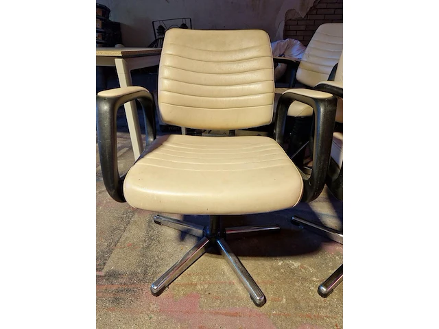 4x kappersstoelen - afbeelding 5 van  7