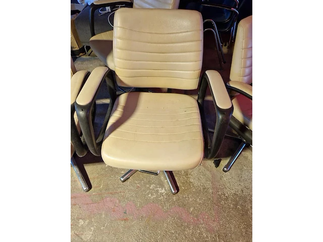 4x kappersstoelen - afbeelding 6 van  7