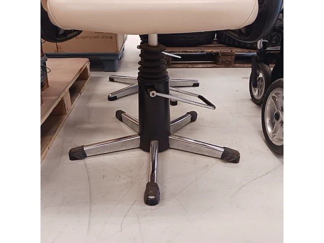 4x kappersstoelen - afbeelding 7 van  7
