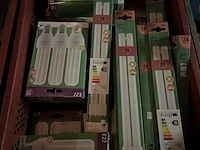 4x krat met inhoud w.o. diverse lampen w.o. eglo, philips - afbeelding 6 van  11