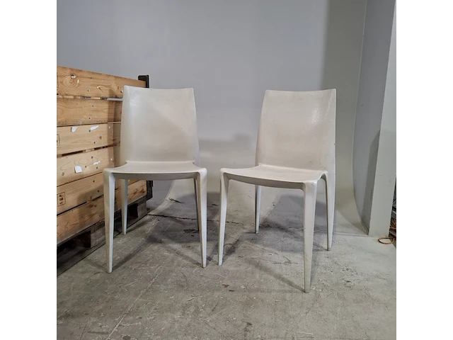 4x kunststof stoel en 1x tafel - afbeelding 1 van  7