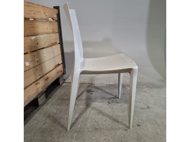 4x kunststof stoel en 1x tafel - afbeelding 5 van  7