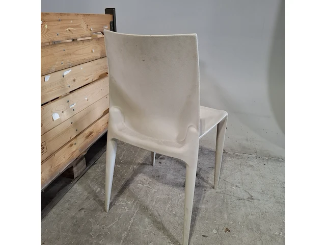 4x kunststof stoel en 1x tafel - afbeelding 6 van  7