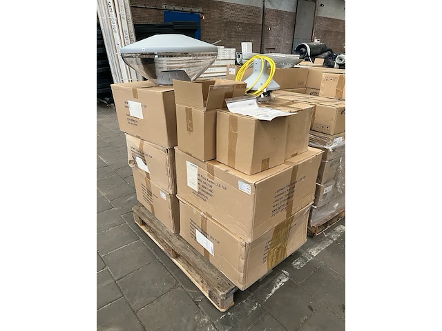 4x lantaarn led lamp met kap, 1x lantaarn led lamp zonder kap 20x4000k ip65 lightwell friso kramer - afbeelding 1 van  10