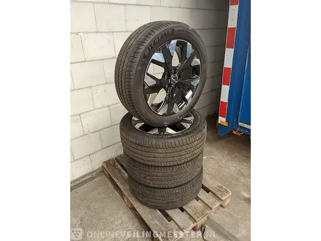 4x lichtmetalen velg kia met band michelin, primacy4, bouwjaar 2023 - afbeelding 15 van  21