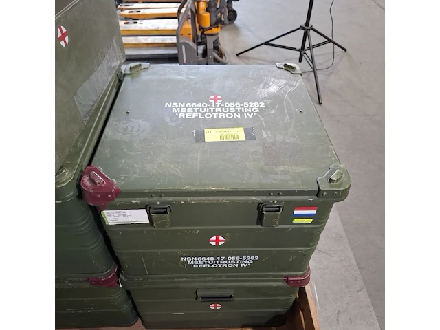 4x medisch instrument in transportkist en 1x koelkist, o.a reflotron - afbeelding 2 van  12
