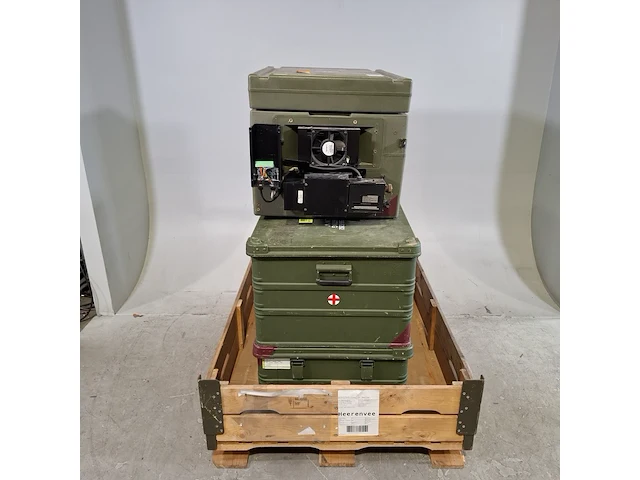 4x medisch instrument in transportkist en 1x koelkist, o.a reflotron - afbeelding 1 van  12