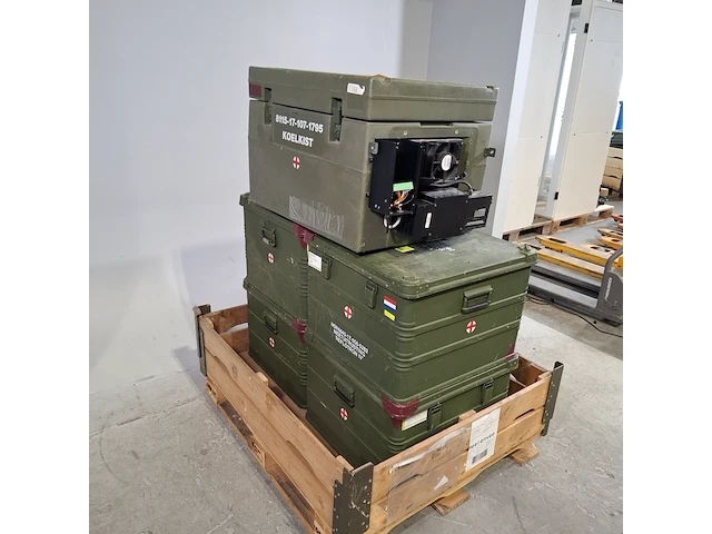 4x medisch instrument in transportkist en 1x koelkist, o.a reflotron - afbeelding 5 van  12