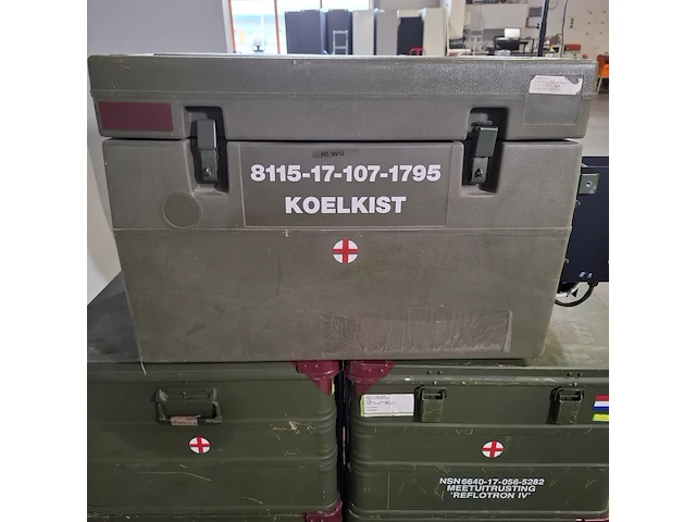 4x medisch instrument in transportkist en 1x koelkist, o.a reflotron - afbeelding 8 van  12