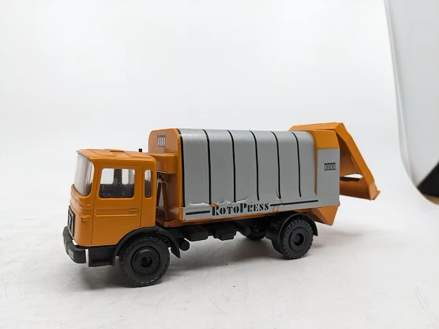 4x miniatuur mercedes en m.a.n. - afbeelding 2 van  9