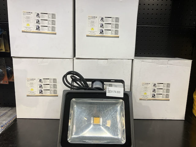 4x pro lumia buitenlamp met sensor 3000k - afbeelding 1 van  2