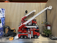4x speelgoed (3x scania brandweerladderwagen, 1x volvo graafmachine) bruder
