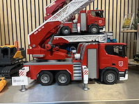 4x speelgoed (3x scania brandweerladderwagen, 1x volvo graafmachine) bruder - afbeelding 3 van  10