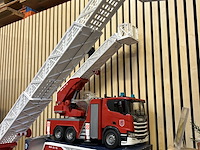 4x speelgoed (3x scania brandweerladderwagen, 1x volvo graafmachine) bruder - afbeelding 8 van  10